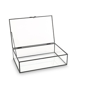 Elegante joyero de latón con patrones de filigrana y gamuza suave para organizar y proteger valiosas colecciones de joyas - Product Image 2