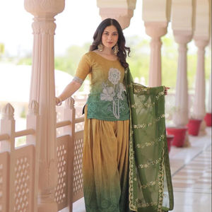 Conjunto de Salwar Kameez Tradicional Indio y Pakistaní de Muselina Pesada y Seda Georgette para Fiestas, de Proveedor Mayorista - Product Image 1