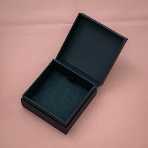 Santorini ECO azul pequeño colgante joyero con logotipo personalizado embalaje de regalo de lujo - Product Image 2