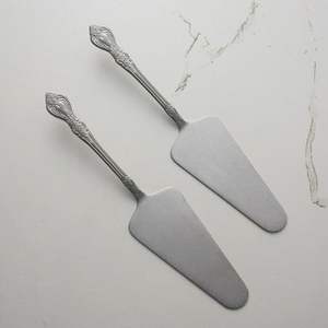 Cuchara de servidor de pastel de metal resistente para panaderías comerciales y empresas de catering que ofrecen estilo de servicio profesional - Product Image 5