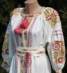 Hasta el suelo bordado ucraniano manga larga cuello redondo diseñador de moda boda Maxi vestido - Product Image 2