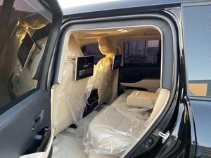 Toyota Land Cruiser VXR 2025, V8 Twin Turbo, SUV/Crossover Ejecutivo Automático de Gasolina - Product Image 2