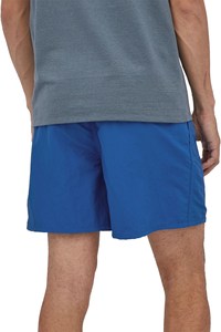 Pantalones cortos de playa de verano personalizados al por mayor para hombre, diseños de tabla de surf de poliéster empalmado a rayas, costura en cuatro direcciones, servicio OEM disponible - Product Image 3