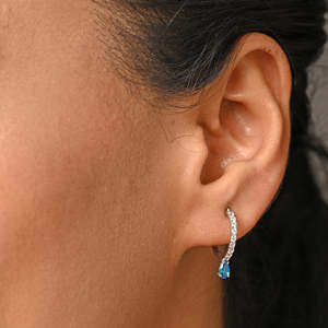 Pendientes de Aro CLARA Bali en Plata de Ley 925 con Cristal Azul Cielo, Elegantes y con Estilo - Product Image 5