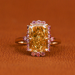 Bague de fiançailles classique en or 14 carats avec diamant jaune radiant de taille radiante créé en laboratoire, sertissage halo, diamant rond rose, élégante pour femme - Product Image 2