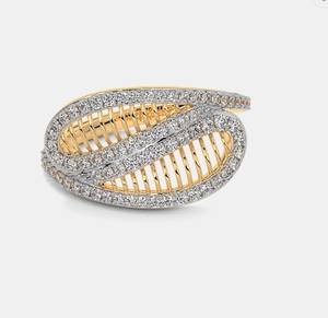 แหวนเพชรสองสีทอง14kt พร้อมเชือกเพชรรูปวงรีที่ปลูกในห้องปฏิบัติการบนวงแหวนดีไซน์ - Product Image 3