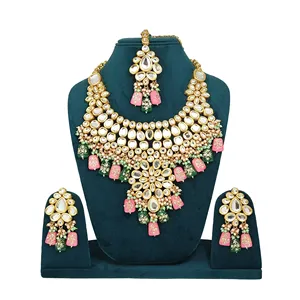 Ensemble de collier de mariée plaqué or Kundan rose et vert avec perles et diamants pour mariage ou cadeau - Product Image 1