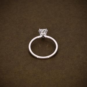 Anillo de Compromiso con Diamante Cultivado en Laboratorio, Corte Corazón, 1.01 CTW, F VVS2, Certificado IGI, Anillo Solitario con Diamantes de Halo Secreto - Product Image 3