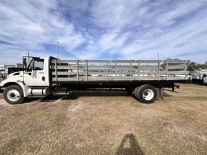 Camión Usado International DuraStar 4300 con Plataforma de Carga, Año 2022, Listo para Trabajar, Automático, Diésel, Disponible para la Venta - Product Image 3