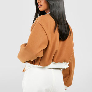 Veste Bomber Baseball universitaire rose pour femmes, coupe ajustée, vente en gros de veste Letterman pour le collège et broderie personnalisée pour femmes - Product Image 2