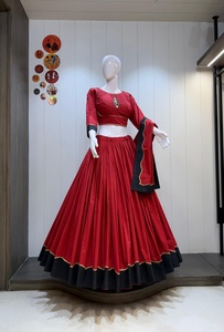 Conjunto de Falda y Blusa de Algodón Camric Puro, Especial para Navratri, Ropa Festiva para Fiestas, Estilo Étnico Tradicional Indio-Pakistaní - Product Image 3