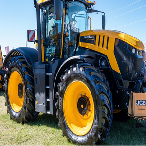 Tracteur agricole haute performance JCB Fastrac Series, conçu pour la puissance, la fiabilité et les solutions agricoles avancées dans le monde entier - Product Image 3