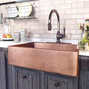 Compre un fregadero de cocina de cobre estilo granja hecho a mano para interiores de casas tradicionales rústicas con acabado natural de aspecto duradero - Product Image 3