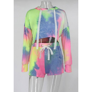 Ensemble de survêtement tie-dye pour femmes 2026, vente en gros, sweat-shirt à capuche court et short taille haute, tenue décontractée streetwear en deux pièces - Product Image 2