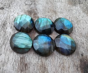 Rectángulo de piedras preciosas calibradas con reverso plano facetado de labradorita azul natural cortado en todos los tamaños hasta 20mm - Product Image 2