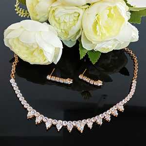 Fabrication indienne de bijoux plaqué or à la mode CZ cristal collier ras du cou mariage mariée ensembles de bijoux indiens pour les femmes, or - Product Image 2