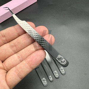 Pinzas de extensión de pestañas profesionales con empuñadura de diamante con logotipo personalizado nuevo al por mayor pinzas de pestañas de Hello Kitty de acero sostenible - Product Image 3