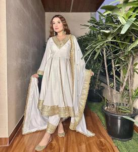 Vestido Blanco Bordado de Satén Japonés Pesado con Bordado Elaborado, Top con Encaje Elegante, Dupatta y Pantalón a Juego, Largo hasta el Suelo, para Fiesta - Product Image 2