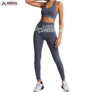 Ensemble de yoga de haute qualité avec tissu doux et design respirant pour l'entraînement et le sport, offrant une coupe flexible et une utilisation durable. - Product Image 3