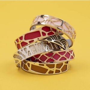 กำไลข้อมือสแตนเลสสำหรับผู้หญิงกำไลข้อมือดีไซน์หนังสีดำเครื่องประดับเสริมบุคลิกภาพของผู้หญิง - Product Image 1