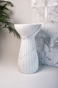 Lavabos en marbre blanc élégants: des designs uniques pour des salles de bains luxueuses - Product Image 2
