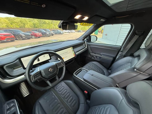 Neatly used 2023 electric SUV with all-wheel drive and long-range <b>battery</b> capacity. 7-seat interior panoramic roof - Product Image 2
