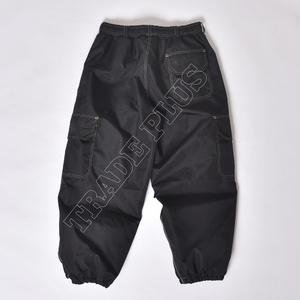 Pantalones Cargo Negros Personalizados, Térmicos, Impermeables y Resistentes al Viento, con Cierre de Cremallera, Dobladillo Ajustado y Múltiples Bolsillos Utilitarios - Product Image 2
