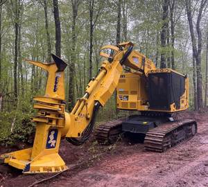 Tracteur à chenilles forestier XT430-5 avec pelle rétrocaveuse et chargeur frontal processeur de bois de chauffage - Product Image 1