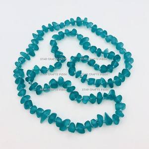 Acheter Collier en résine rouge de haute qualité Bijoux tendance pour femmes de l'Inde Look tendance Collier en résine fait main - Product Image 4