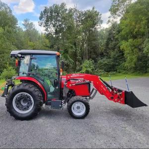 Tracteur agricole Massey Ferguson 1736 4WD avec chargeur sur roues, moteur haute visibilité de 70 CV, boîte de vitesses et pompe - Product Image 4