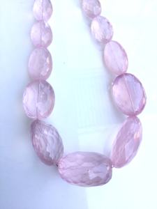 โรสควอตซ์ 650.00 กะรัต ทรงรีเหลี่ยมเพชรพลอย ธรรมชาติ สำหรับทำเครื่องประดับชั้นดี - Product Image 2