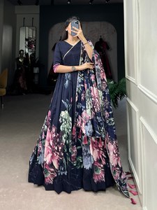 El último vestido Anarkali de trabajo con estampado floral de seda Tusar de diseñador de FabZone - Product Image 4