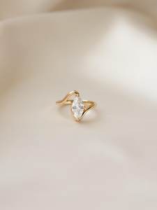 Bague de fiançailles minimaliste chrétienne en argent sterling 925 plaqué or, sertie de zircone cubique AAAAA de forme marquise de 6x12 mm - Product Image 3