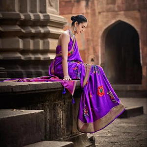 Vente en gros Bordure jacquard tissée et imprimée de fantaisie Dola avec Saree à imprimé floral Latkan, idéal pour les tenues décontractées et de fête - Product Image 1