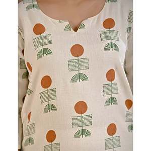 Kurti Recto de Algodón y Yute con Estampado de Bloques Color Mostaza Blanca, Estilo Casual con Cintura Natural y Característica Transpirable - Product Image 2