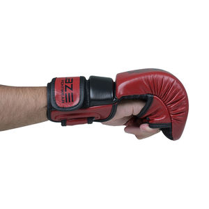 Guantes de MMA SPARRING con logotipo personalizado Guantes de entrenamiento de gimnasio de cuero sintético blanco y negro para artes marciales de combate y boxeo - Product Image 4