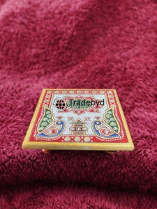 Chowki ไม้ดีไซเนอร์ tradebyd สำหรับห้อง Puja ทำด้วยมือกับงานแกะสลักที่สวยงาม - Product Image 3