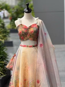 Identique à l'image Tissu en soie organza pur imprimé floral léger spécial mariée grande taille Lehenga Choli pour les mariages - Product Image 6