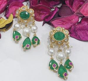 Boucles d'oreilles de luxe de haute qualité, finition dorée, style traditionnel, aspect pierre, pour mariage, collections pour femmes et filles - Product Image 1