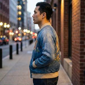 Chaqueta Bomber Azul Satinada para Hombre, Chaqueta Sukajan Vintage con Bordado Japonés de Carpa Koi y Loto, Abrigo de Recuerdo - Product Image 5