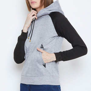 Sweat-shirts à capuche surdimensionnés respirants pour femmes, style streetwear, avec fermeture éclair, en polaire personnalisée pour l'hiver, avec logo frontal – Collection Usine - Product Image 2