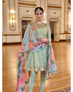 Présentation de la nouvelle collection anarkali kurti avec une belle couleur tissu georgette lourd belles impressions numériques nouvelle collection kurti - Product Image 1