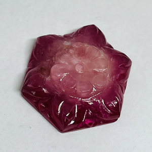 Ruby Blossom colgante tallado piedra preciosa - Product Image 3