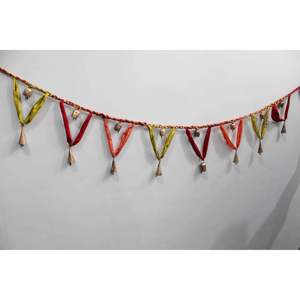 Guirlande de clochettes artisanale de 1,5 mètre sur le thème bohème pour la décoration de fêtes intérieures et extérieures, pour jardin, patio et autres espaces - Product Image 2
