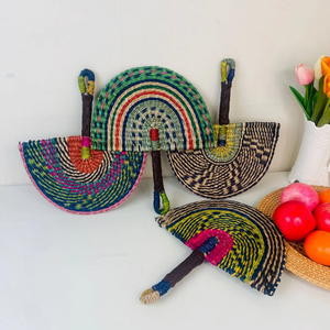 Éventail artisanal en jonc de mer tressé, en paille naturelle et feuille de palmier, décoratif, pour l'été, rafraîchissant - Exportateur - Macy - Product Image 1