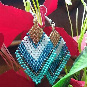 Pendientes de Alta Calidad con Bordado para Mujer, Pendientes de Cuentas con Forma Ovalada para Fiesta, Hechos a Mano en India - Product Image 2