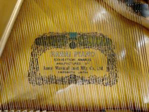 Piano à queue Kawai KG3C d'occasion, excellent état, livraison rapide, finition élégante, touches lisses, 88 touches - Product Image 4