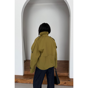 Gabardina Corta Color Verde Oliva para Mujer, Estilo Boyfriend - Product Image 1