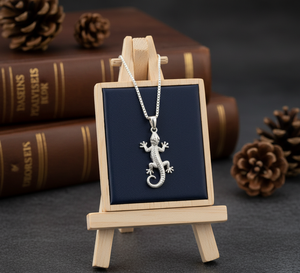 Collar de Cadena de Eslabones de Plata 925 con Baño de Rodio y Colgante de Lagarto de Rudra Gems, con Engaste de Bisel Chapado en Oro de 18K, Estilo Minimalista Unisex para Uso Diario - Product Image 1