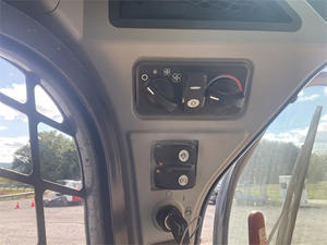 Chargeuse compacte Caterpillar 232D de 2018, propre, performante, abordable, puissante et bien entretenue, à vendre - Product Image 5